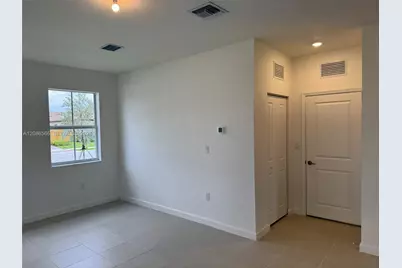 2404 SE 29th Dr, Homestead, FL 33035 - Photo 14