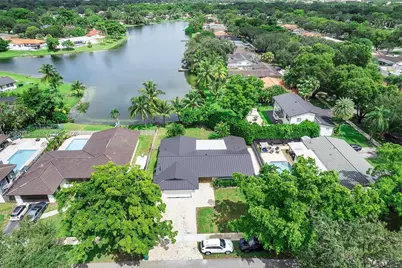 7111 Bamboo St, Miami Lakes, FL 33014 - Photo 32