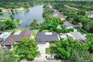 7111 Bamboo St, Miami Lakes, FL 33014 - Photo 32