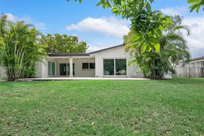 7111 Bamboo St, Miami Lakes, FL 33014 - Photo 30