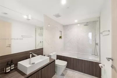 1000 Brickell Plaza #2704, Miami, FL 33131 - Photo 16