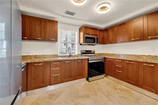 1035 SW 9th Ct, Miami, FL 33130 - Photo 12