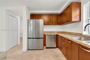 1035 SW 9th Ct, Miami, FL 33130 - Photo 8