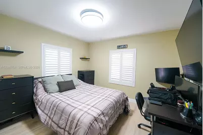 358 E 45th St, Hialeah, FL 33013 - Photo 14