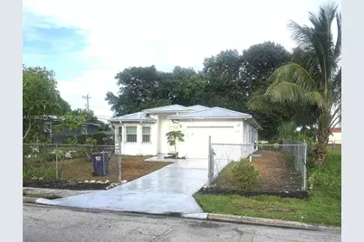 110 NW 9th Ave, South Bay, FL 33493 - Photo 1