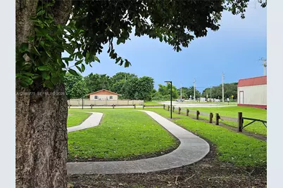 110 NW 9th Ave, South Bay, FL 33493 - Photo 20