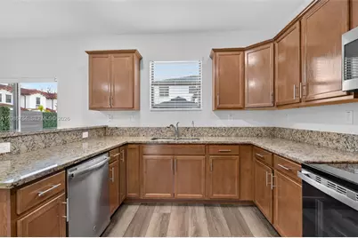 8897 NW 103rd Ave, Doral, FL 33178 - Photo 14