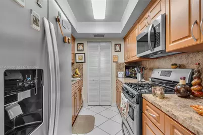 1300 W 53rd St #20, Hialeah, FL 33012 - Photo 10