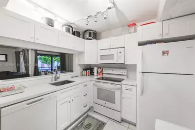 20220 NE 3rd Ct #2, Miami, FL 33179 - Photo 10
