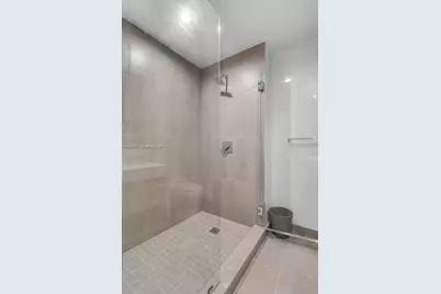 11 NE 6th St #2207, Miami, FL 33132 - Photo 10