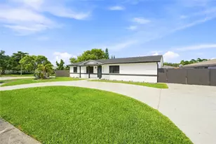 1707 S Curlew Ln, Homestead, FL 33035 - Photo 2