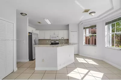 4873 NW 107th Path, Doral, FL 33178 - Photo 10