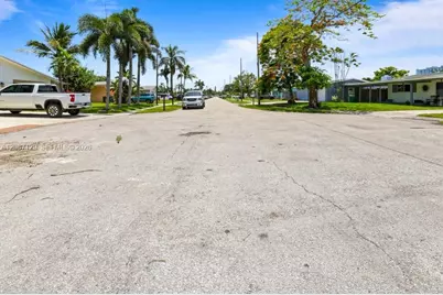 4400 SW 42nd Ter, Dania Beach, FL 33314 - Photo 18