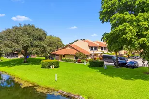 310 SW 96th Terrace, Pembroke Pines, FL 33025 - Photo 4