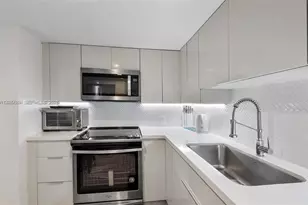 100 Bayview Dr, Sunny Isles Beach, FL 33160 - Photo 8