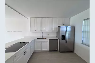 575 Oaks Ln #1008, Pompano Beach, FL 33069 - Photo 1