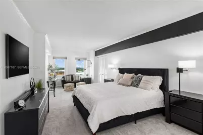 2301 Collins Av #1026, Miami Beach, FL 33139 - Photo 12