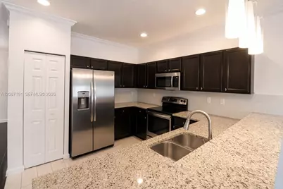 8954 W 35th Way, Hialeah, FL 33018 - Photo 8