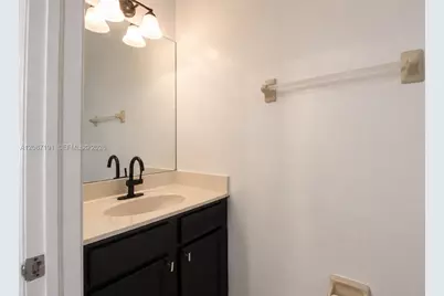 8954 W 35th Way, Hialeah, FL 33018 - Photo 10