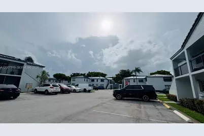 18216 Mediterranean Blvd #1-19, Hialeah, FL 33015 - Photo 28