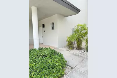 11810 NE 19th Dr #8, North Miami, FL 33181 - Photo 2