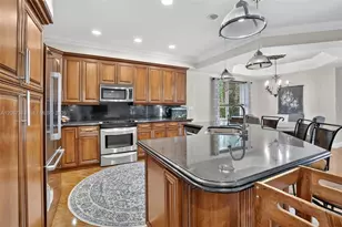 8210 Phoenician Ct, Davie, FL 33328 - Photo 12
