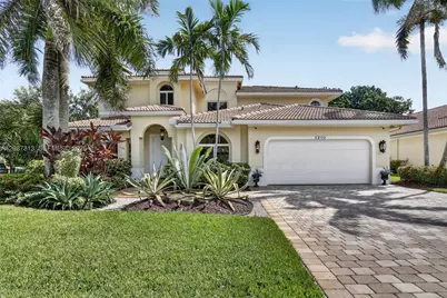8210 Phoenician Court, Davie, FL 33328 - Photo 2