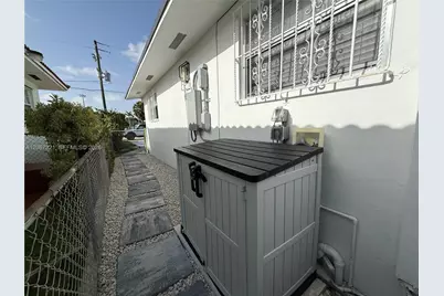8860 SW 32nd St #front, Miami, FL 33165 - Photo 14