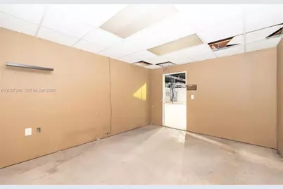 1050 E 24th St, Hialeah, FL 33013 - Photo 32