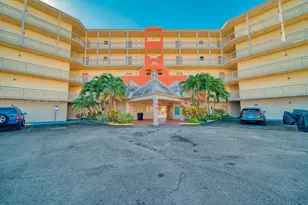 8290 Lake Dr, Doral, FL 33166 - Photo 26