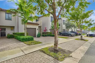20725 NE 2nd Ct, Miami, FL 33179 - Photo 2