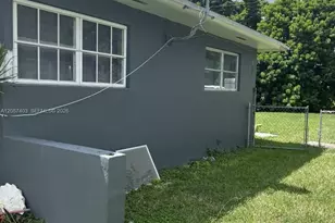 765 NW 12th St, Homestead, FL 33030 - Photo 10