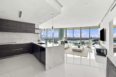 900 Biscayne Blvd #2406, Miami, FL 33132 - Photo 2