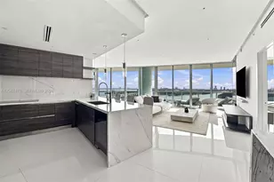 900 Biscayne Blvd, Miami, FL 33132 - Photo 2