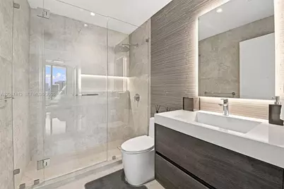 900 Biscayne Blvd #2406, Miami, FL 33132 - Photo 12