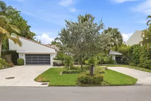 3360 NE 165th St, North Miami Beach, FL 33160 - Photo 2