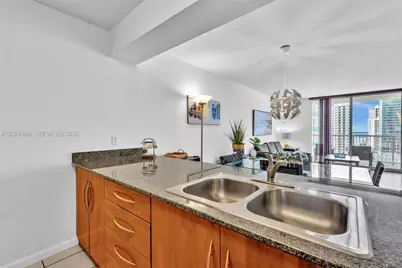 1200 Brickell Bay Dr #2119, Miami, FL 33131 - Photo 10