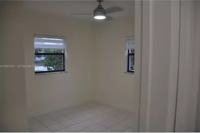 571 NE 61st St, Oakland Park, FL 33334 - Photo 10