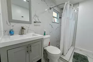 975 SW 10th St, Miami, FL 33130 - Photo 16