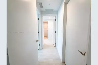 77 SE 5th St #4003, Miami, FL 33131 - Photo 10