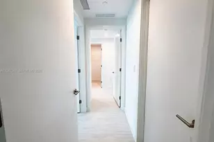 77 SE 5th St, Miami, FL 33131 - Photo 10