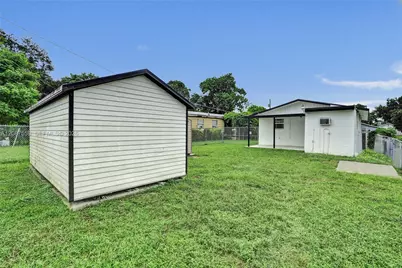 1341 NW 75th St, Miami, FL 33147 - Photo 32