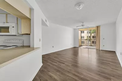 8255 Lake Dr #304, Doral, FL 33166 - Photo 14