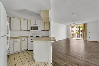 8255 Lake Dr #304, Doral, FL 33166 - Photo 8