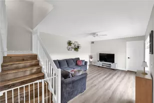 11882 SW 12th Pl, Davie, FL 33325 - Photo 12