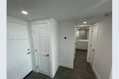 100 Bayview Dr #1123, Sunny Isles Beach, FL 33160 - Photo 10