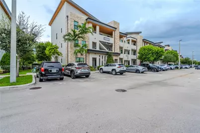 7809 NW 104th Ave #31, Doral, FL 33178 - Photo 2