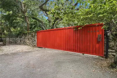 4005 S Loquat Ave, Miami, FL 33133 - Photo 2