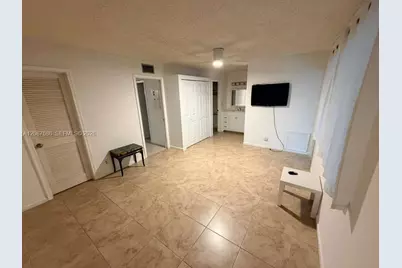 557 High Point Dr #B, Delray Beach, FL 33445 - Photo 4