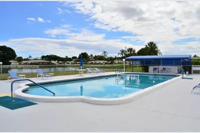 557 High Point Dr #B, Delray Beach, FL 33445 - Photo 12